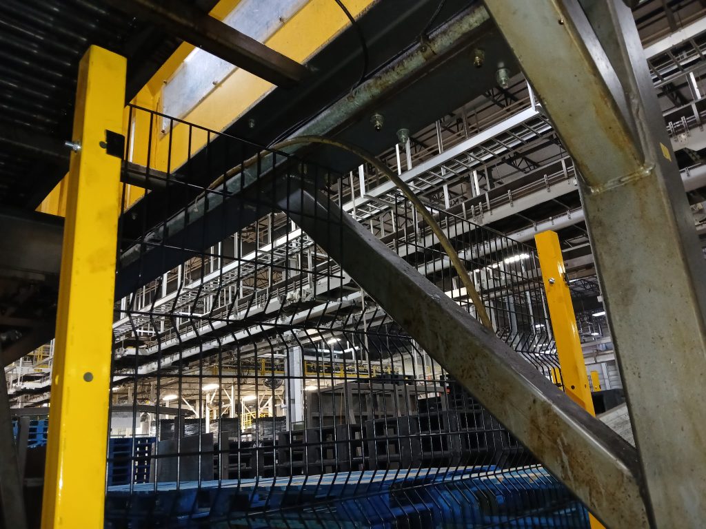 Integrating Safety and Automation: Wire Mesh Guarding for Robotic and Automated Facilities ragewire robotic guarding structure cutout spaceguard products